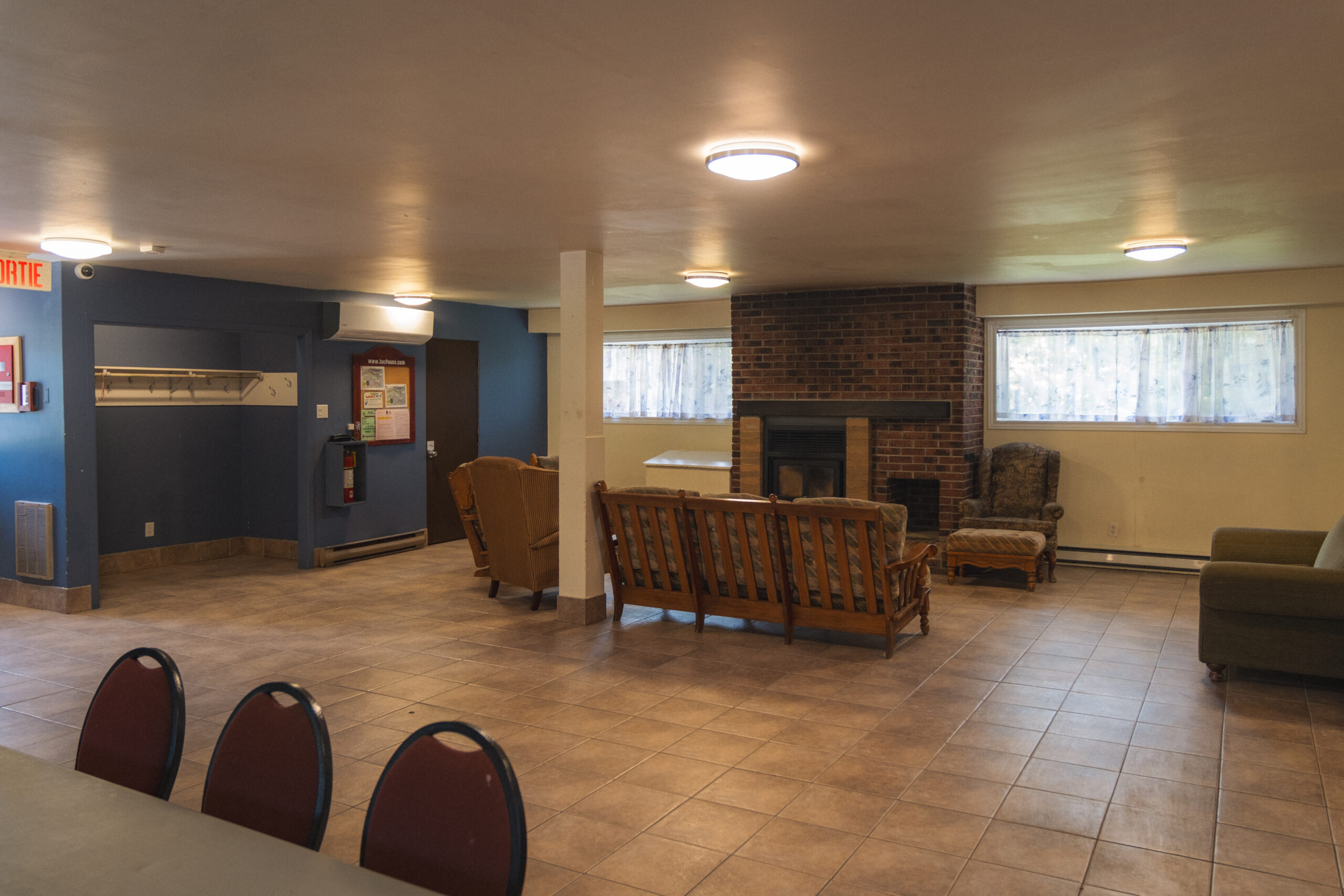 salle foyer chalet Françoise-Simard